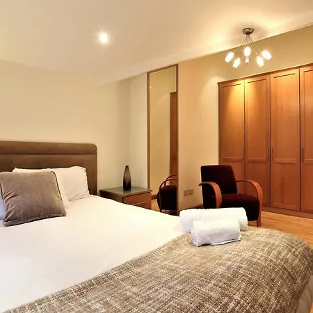 Luxury Hideaway Mews In The Heart Of